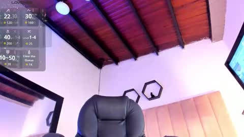 Lucia Vonne online show from 12/01/25, 05:40