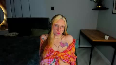 elizabethh_brown online show from 02/04/26, 06:58