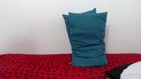 ElizabethMiler online show from 06/15/26, 12:57