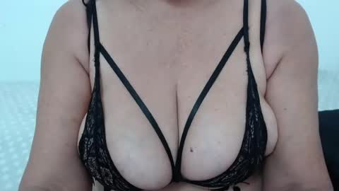 Snapshot of elizabethmiler chatting on 07/28/26, 03:43 ElizabethMiler online show from 07/28/26, 03:43