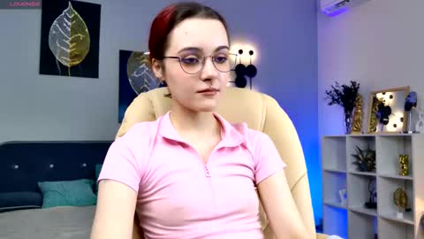 Snapshot of elizabethmilller_ chatting on 11/18/25, 09:52 Elizabet online show from 11/18/25, 09:52