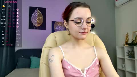 Snapshot of elizabethmilller_ chatting on 11/22/25, 10:09 Elizabet online show from 11/22/25, 10:09