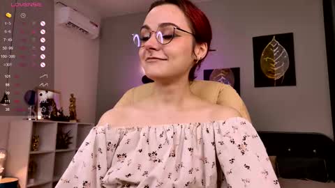 Snapshot of elizabethmilller_ chatting on 11/29/25, 10:02 Elizabet online show from 11/29/25, 10:02