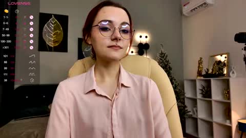 Snapshot of elizabethmilller_ chatting on 12/04/25, 10:29 Elizabet online show from 12/04/25, 10:29