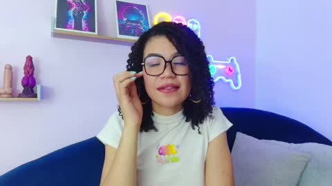 Snapshot of elizabethorlov chatting on 06/05/26, 07:03 Elizabeth Orlov online show from 06/05/26, 07:03