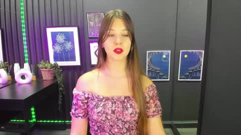 Snapshot of elizamild chatting on 12/10/24, 01:00 Eliza online show from 12/10/24, 01:00