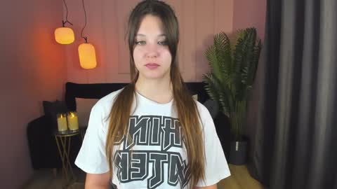Snapshot of elizamild chatting on 12/15/24, 04:48 Eliza online show from 12/15/24, 04:48