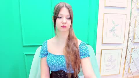 Snapshot of elizamild chatting on 12/22/24, 01:22 Eliza online show from 12/22/24, 01:22