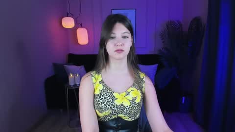Snapshot of elizamild chatting on 01/12/25, 03:57 Eliza online show from 01/12/25, 03:57