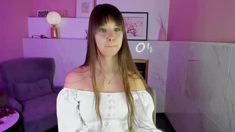 Snapshot of elizamild chatting on 02/18/25, 04:37 Eliza online show from 02/18/25, 04:37