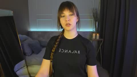 Snapshot of elizamild chatting on 02/20/25, 01:40 Eliza online show from 02/20/25, 01:40