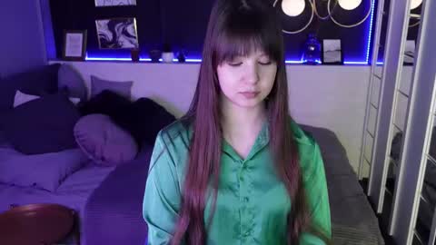 Snapshot of elizamild chatting on 02/21/25, 01:44 Eliza online show from 02/21/25, 01:44