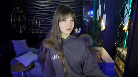 Snapshot of elizamild chatting on 02/27/25, 07:47 Eliza online show from 02/27/25, 07:47