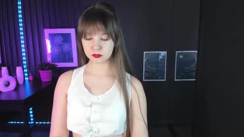 Snapshot of elizamild chatting on 03/11/25, 01:12 Eliza online show from 03/11/25, 01:12