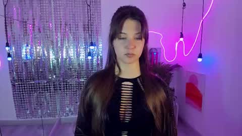 Snapshot of elizamild chatting on 10/21/25, 01:45 Eliza online show from 10/21/25, 01:45