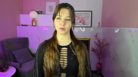 Snapshot of elizamild chatting on 11/30/25, 01:04 Eliza online show from 11/30/25, 01:04