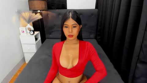 Snapshot of ella______ chatting on 02/14/25, 07:02 Ella online show from 02/14/25, 07:02