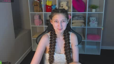 Snapshot of ella_burns chatting on 06/21/26, 04:53 Ella online show from 06/21/26, 04:53