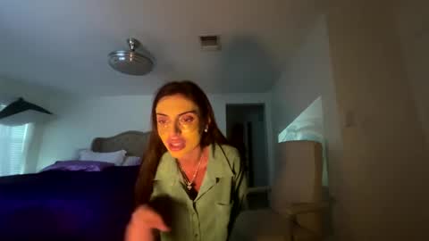 Snapshot of ella_ella_ella_ay chatting on 10/06/25, 12:08 ella_ella_ella_ay online show from 10/06/25, 12:08