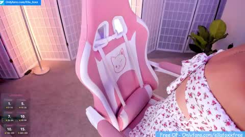 Snapshot of ella_foxx chatting on 05/27/26, 02:52 ella_foxx online show from 05/27/26, 02:52
