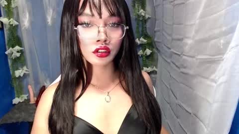 Snapshot of ella_fuma chatting on 10/30/25, 11:22 Ella online show from 10/30/25, 11:22