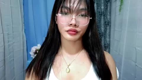 Snapshot of ella_fuma chatting on 11/14/25, 03:49 Ella online show from 11/14/25, 03:49