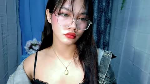 Snapshot of ella_fuma chatting on 11/14/25, 09:57 Ella online show from 11/14/25, 09:57