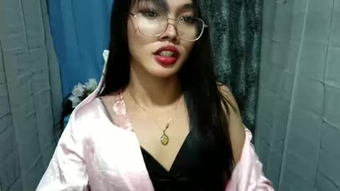 Snapshot of ella_fuma chatting on 11/15/25, 10:01 Ella online show from 11/15/25, 10:01