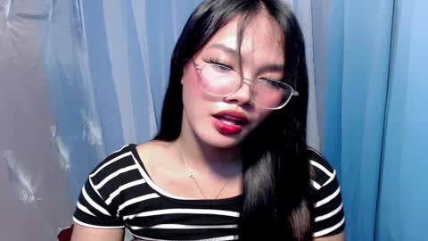 Snapshot of ella_fuma chatting on 12/05/25, 02:42 Ella online show from 12/05/25, 02:42