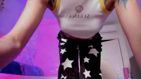 Snapshot of ella_gdss chatting on 11/22/25, 09:52 ELLA online show from 11/22/25, 09:52