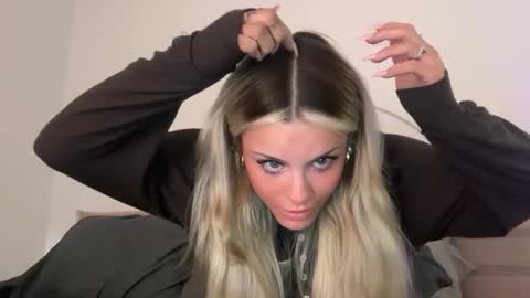 Ella online show from 02/04/26, 04:29