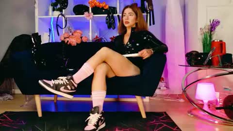 ella_kross online show from 07/16/26, 06:41