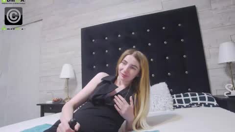 Snapshot of ella_lizzie chatting on 10/20/25, 06:41 ella_lizzie online show from 10/20/25, 06:41