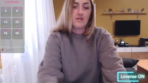 Snapshot of ella_max_live chatting on 10/05/25, 06:01 Ella  Max online show from 10/05/25, 06:01