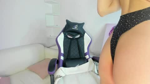 Ella online show from 04/03/26, 01:25