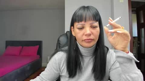 Ella online show from 10/22/25, 10:04