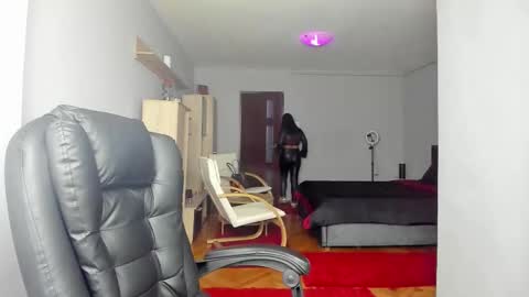 Ella online show from 10/30/25, 06:30