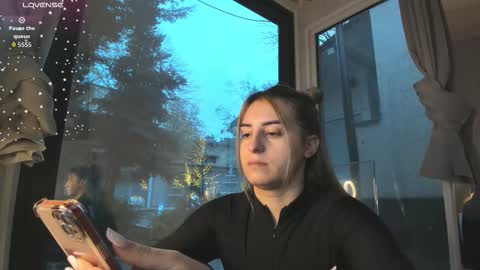 ella_vee online show from 12/05/25, 05:49
