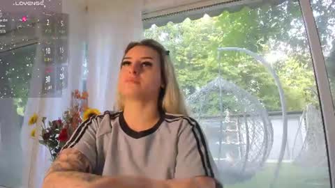 ella_vee online show from 06/15/26, 04:25