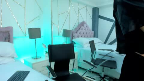 Snapshot of ellaamuller chatting on 02/25/25, 06:20 Ellaa Muller online show from 02/25/25, 06:20