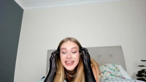 ellaaaa online show from 06/01/26, 07:21