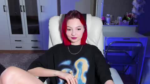 Snapshot of ellales chatting on 12/14/25, 08:41 ellales online show from 12/14/25, 08:41