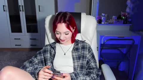 Snapshot of ellales chatting on 12/16/25, 09:47 ellales online show from 12/16/25, 09:47