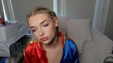 Snapshot of ellalowe chatting on 05/13/26, 09:44 ellalowe online show from 05/13/26, 09:44