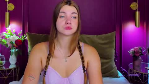 Snapshot of ellamaison chatting on 10/12/25, 05:17 Ella online show from 10/12/25, 05:17