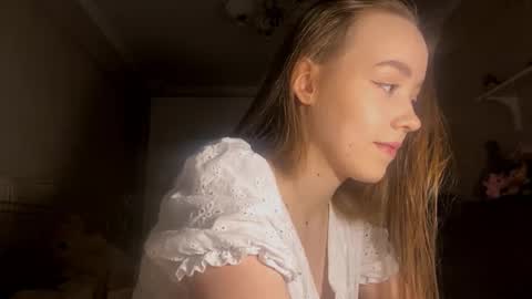 Snapshot of ellamenas chatting on 10/04/25, 03:32 Ella online show from 10/04/25, 03:32