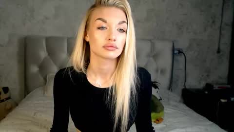 ellamilla online show from 03/18/26, 01:47