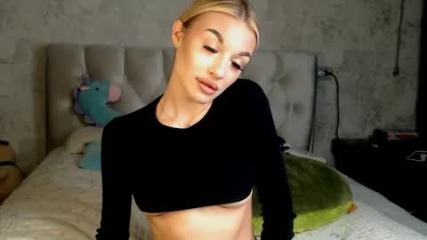 ellamilla online show from 03/26/26, 03:39
