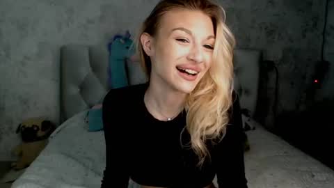 ellamilla online show from 07/17/26, 01:07