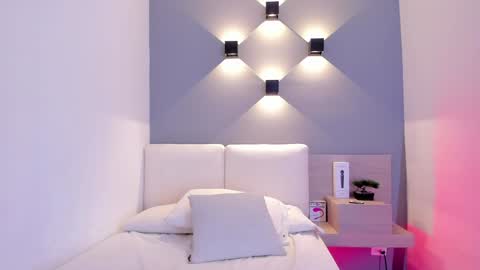 Ella online show from 02/01/25, 04:24